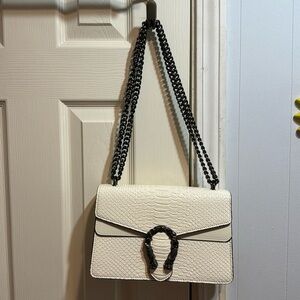 White horse shoe purse